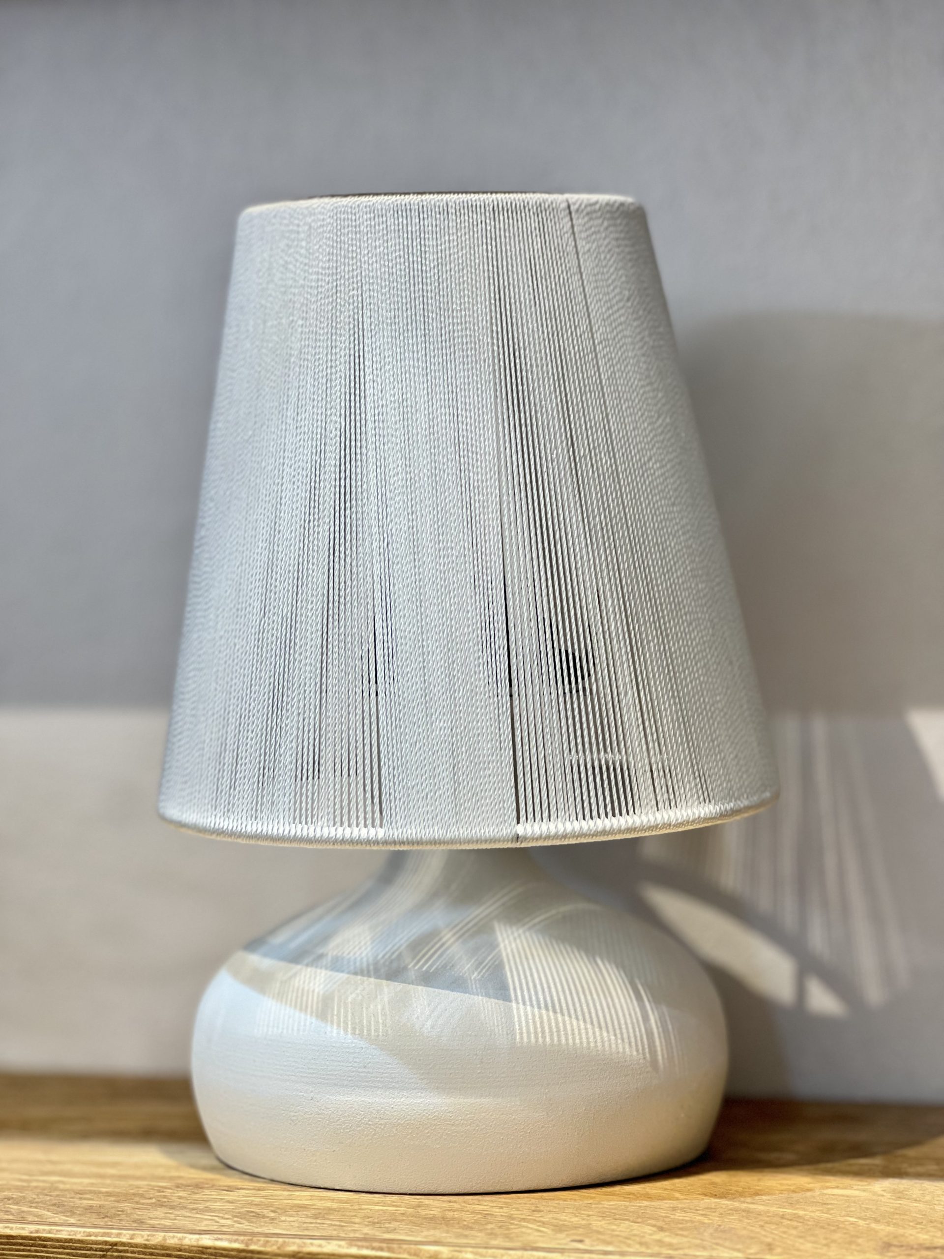 IMG_8142 آباژور مینیمال رومیزی فلزی | Minimalist Metal Table Lamp - تصویر 1