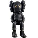 مجسمه کاوز مدل نشسته | Sitting Kaws Figure